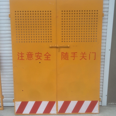 電梯防護門(mén)-03
